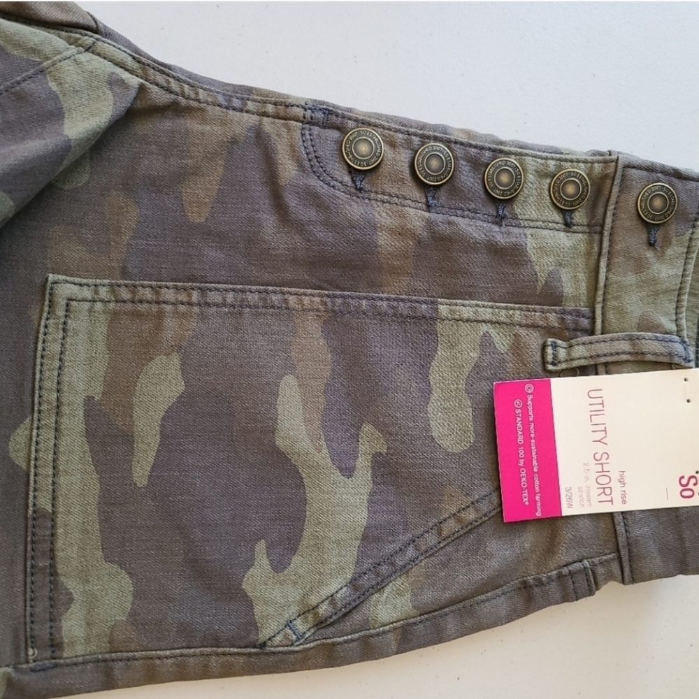 Camo High Rise Utility Shorts Button Fly Green Cutoff Juniors 3 NWT - Picture 3 of 4